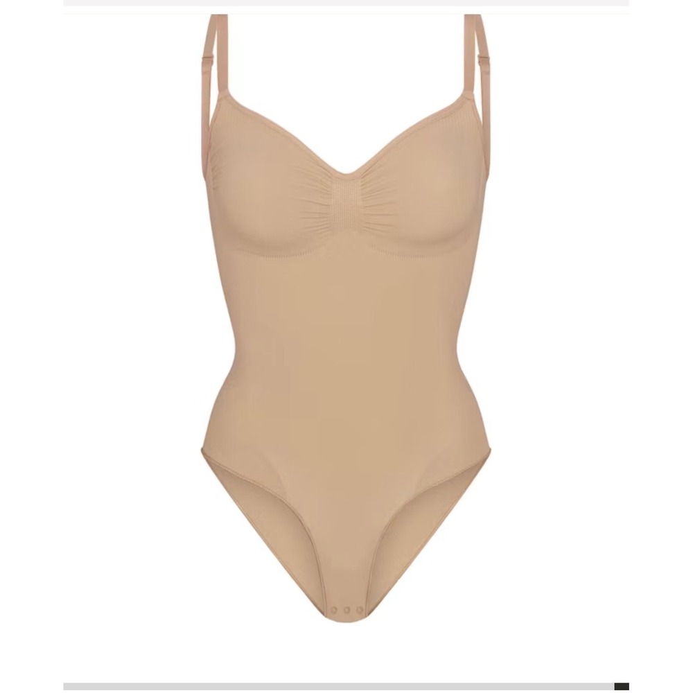 SKIMS Seamless Sculpt Brief Bodysuit Clay Size M Strong Compression Shapewear